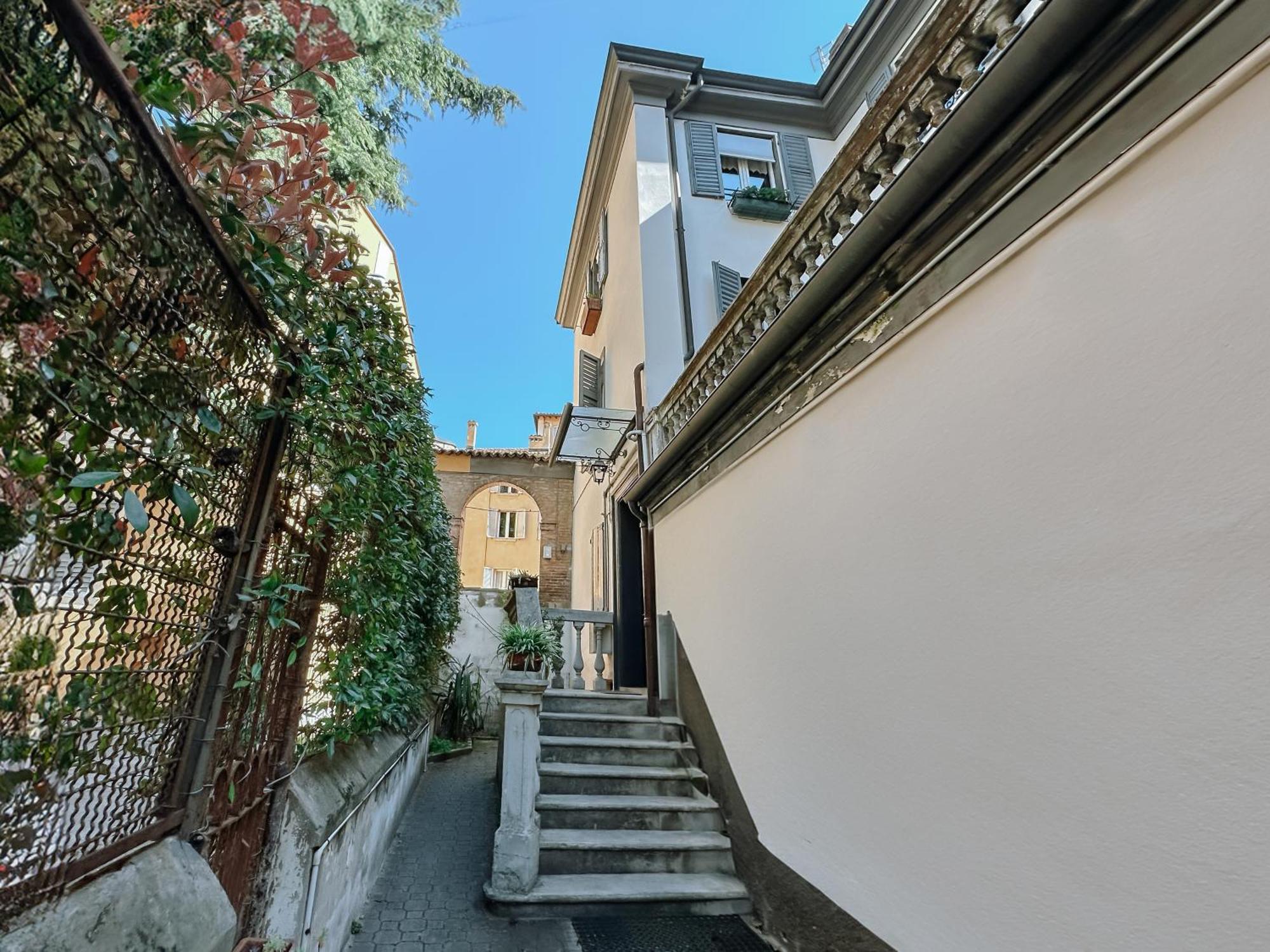 Free Parking - Modena Prestige, La Porta Sul Centro Apartment Екстериор снимка